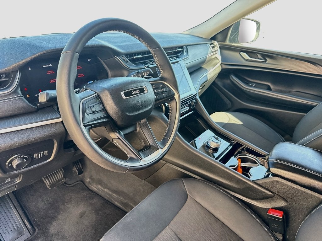 2023 Jeep Grand Cherokee L Laredo 4x4