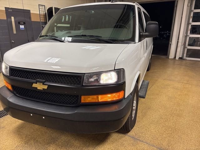 2022 Chevrolet Express Passenger 3500 1LS