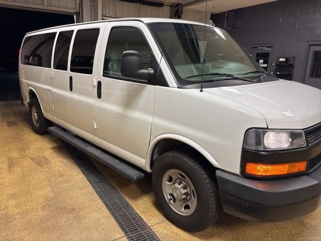2022 Chevrolet Express Passenger 3500 1LS