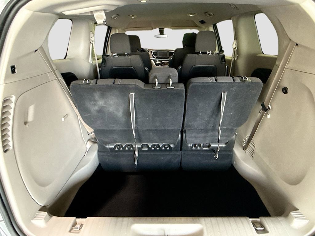 2022 Chrysler Voyager LX