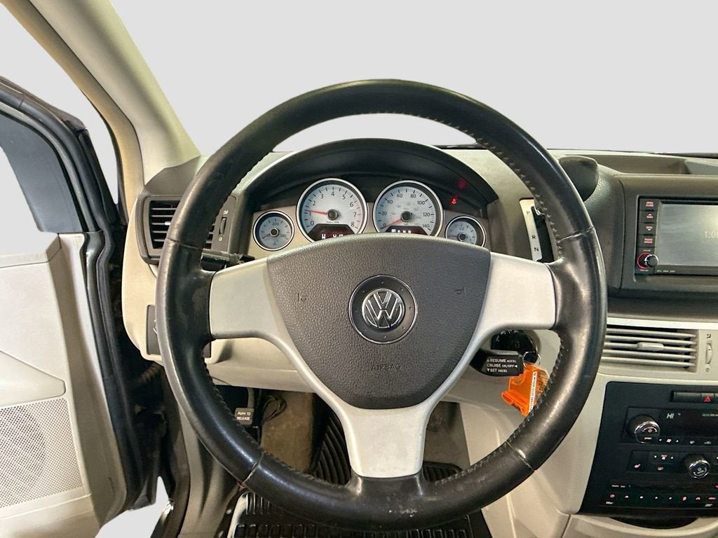 2010 Volkswagen Routan SEL w/Navigation