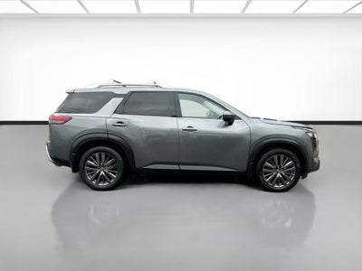 2022 Nissan Pathfinder SL 4WD