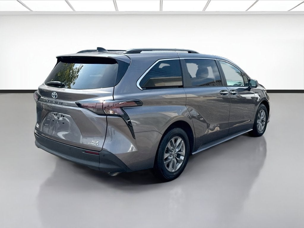 2024 Toyota Sienna XLE