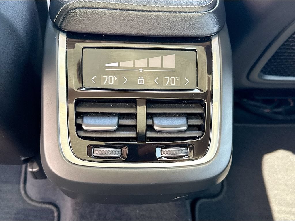 2023 Volvo XC60 Ultimate Bright Theme