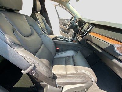 2023 Volvo XC60 Ultimate Bright Theme
