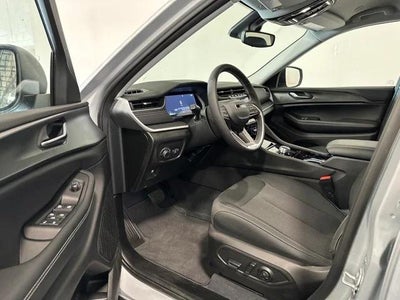 2023 Jeep Grand Cherokee Laredo 4x2
