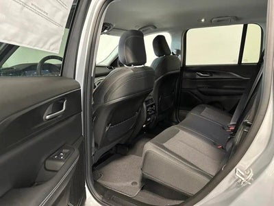 2023 Jeep Grand Cherokee Laredo 4x2