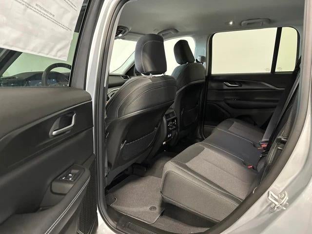 2023 Jeep Grand Cherokee Laredo 4x2
