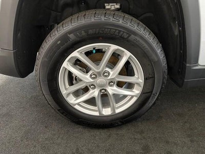 2023 Jeep Grand Cherokee Laredo 4x2