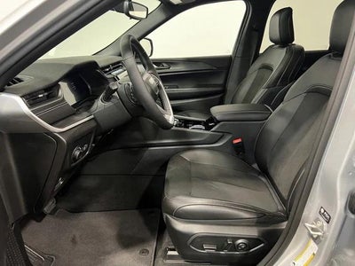 2023 Jeep Grand Cherokee Altitude 4x2