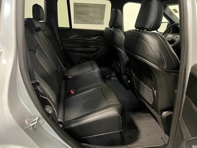 2023 Jeep Grand Cherokee Altitude 4x2