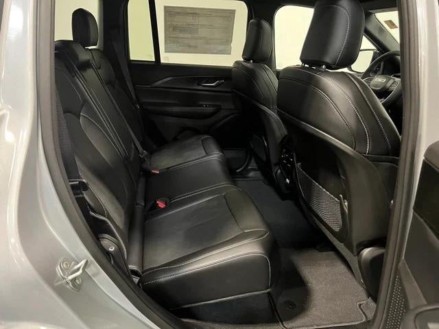 2023 Jeep Grand Cherokee Altitude 4x2
