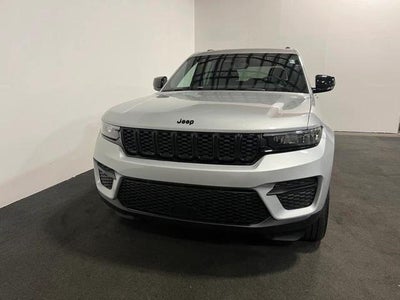 2023 Jeep Grand Cherokee Altitude 4x2