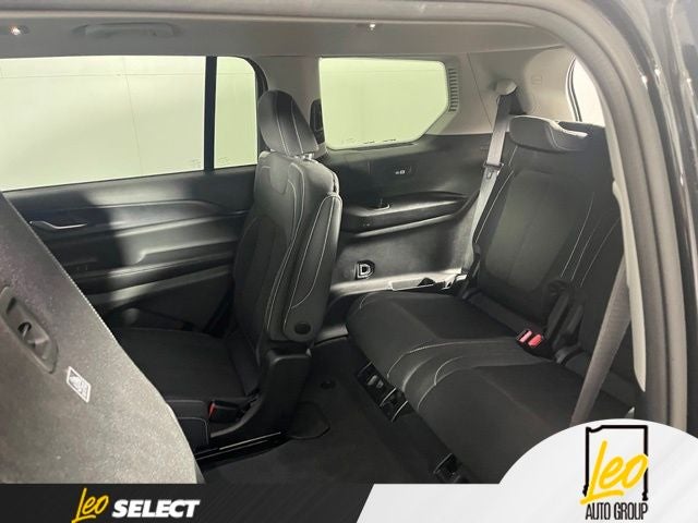 2023 Jeep Grand Cherokee L Laredo 4x4