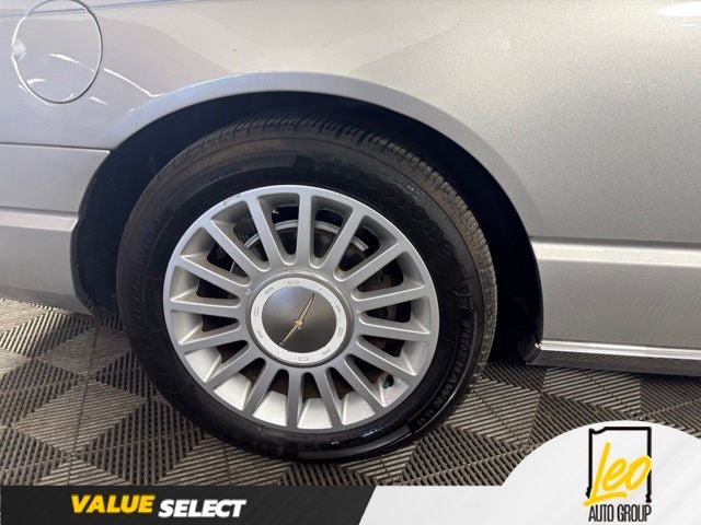 2004 Ford Thunderbird Base