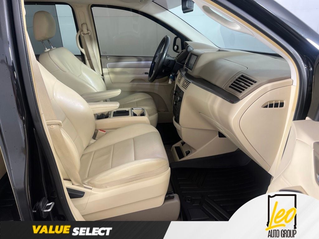 2010 Volkswagen Routan SEL