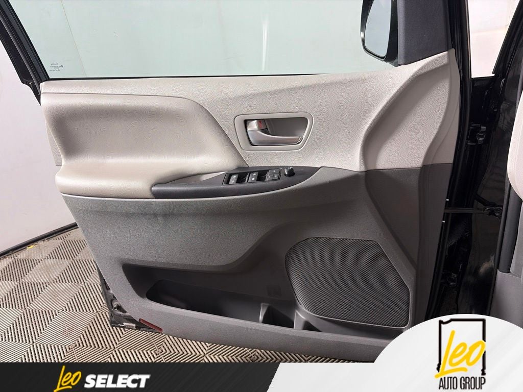 2020 Toyota Sienna LE 8 Passenger