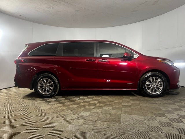 2021 Toyota Sienna XLE