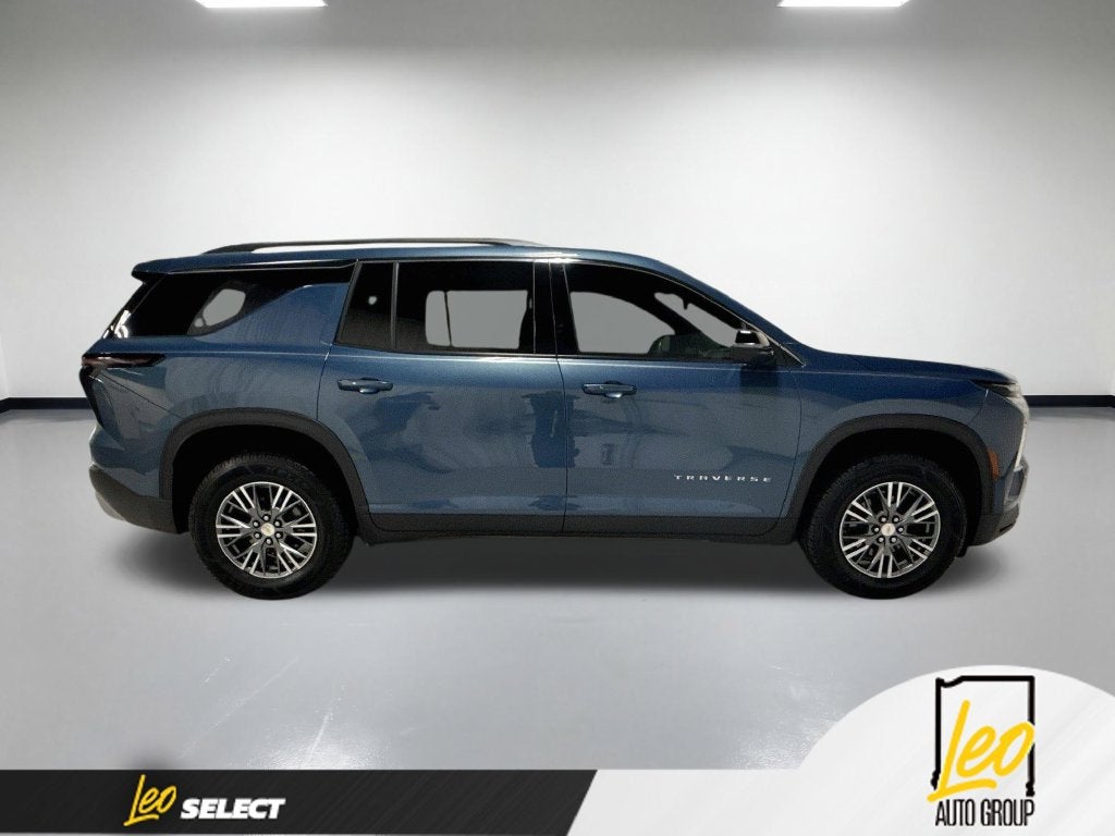 2024 Chevrolet Traverse LT